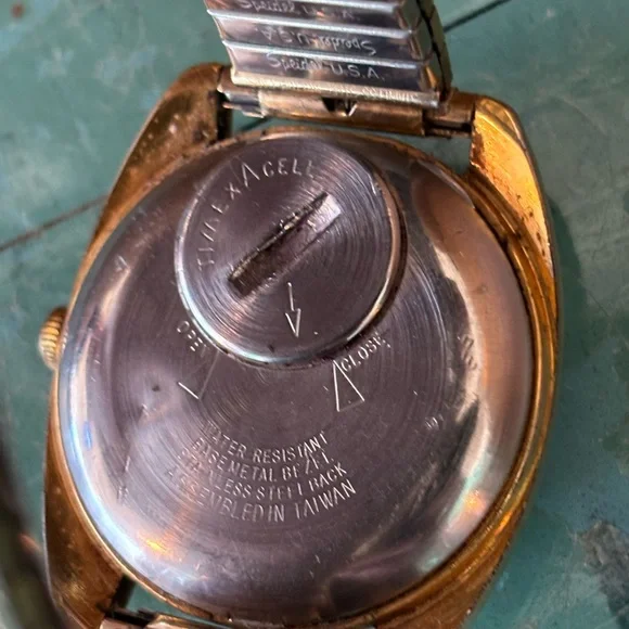 Vintage Timex 1970’s Q Quartz Men’s Watch – Brown Dial, Day-Date, Parts/Repair - Picture 6 of 6